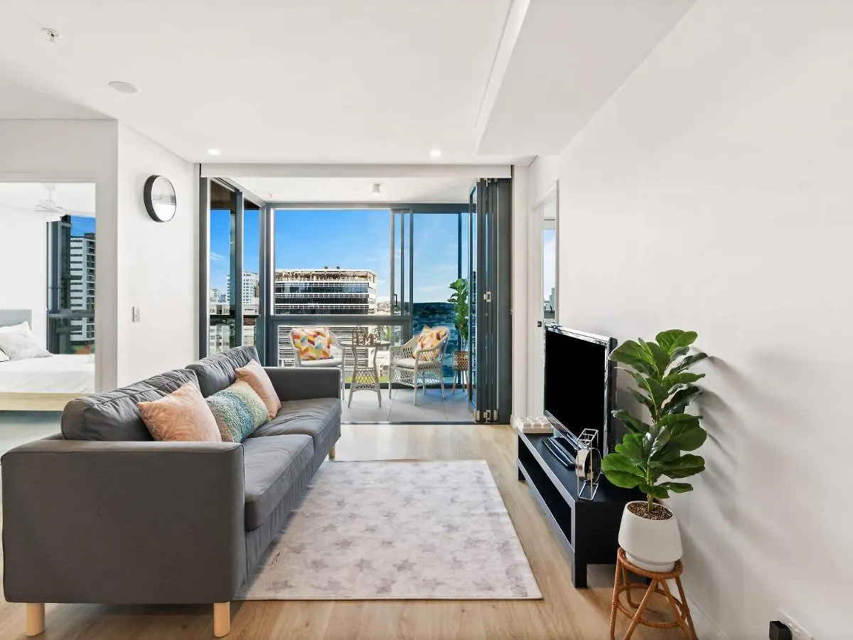 Heart Of The Valley Chic High Level 2Br Apartment Brisbane